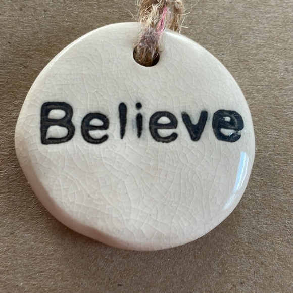 Ceramic BELIEVE ornament - Picture 3 of 4
